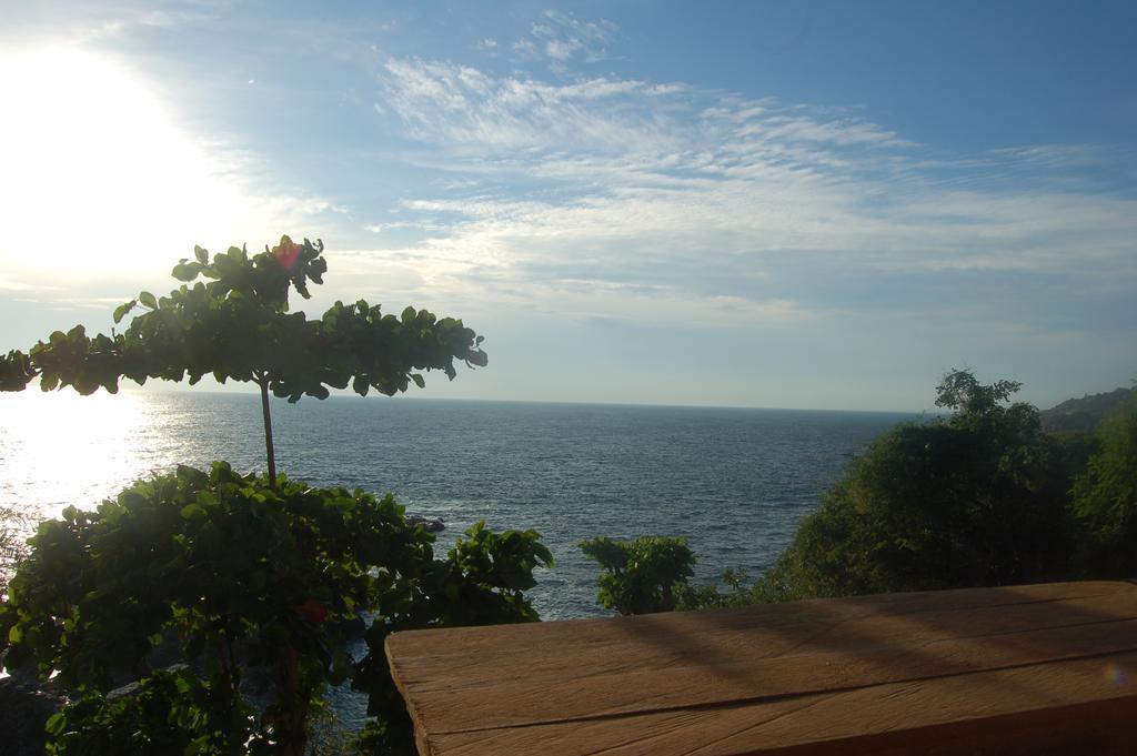 Cocos Camp Acapulco Room photo