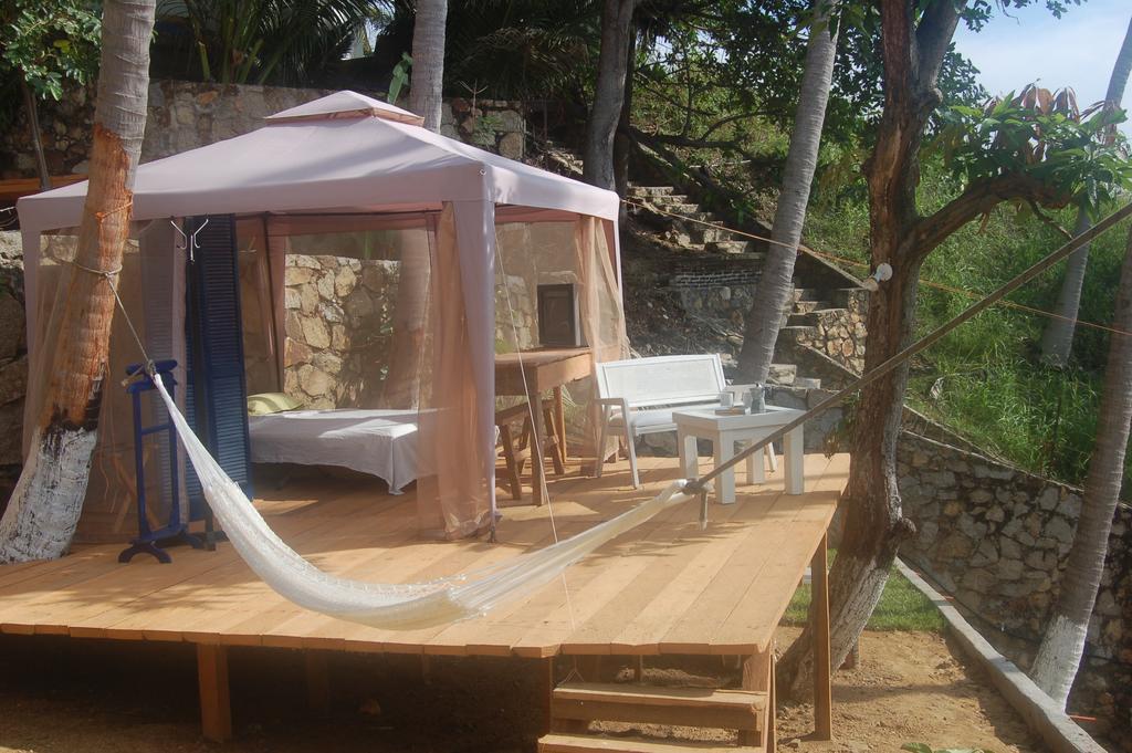 Cocos Camp Acapulco Room photo