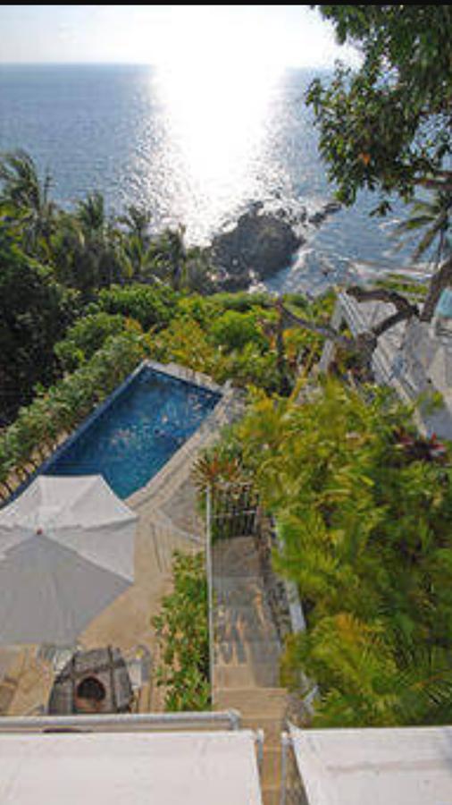 Cocos Camp Acapulco Room photo