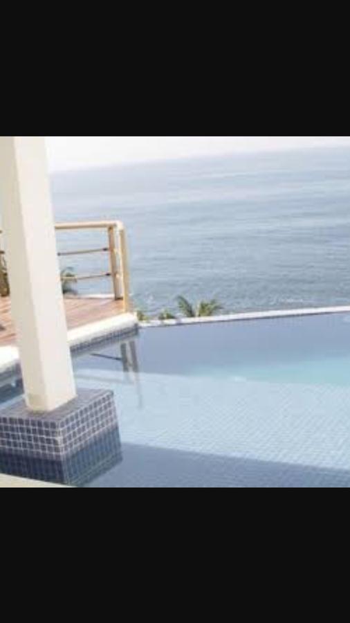 Cocos Camp Acapulco Room photo